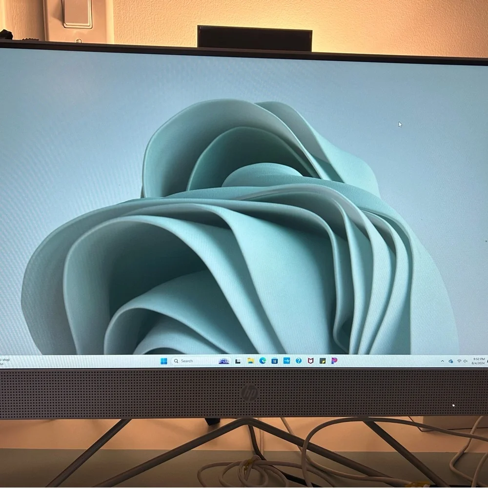 HP All-in-One 22 | 21.5” Full HD Price is Negotiable